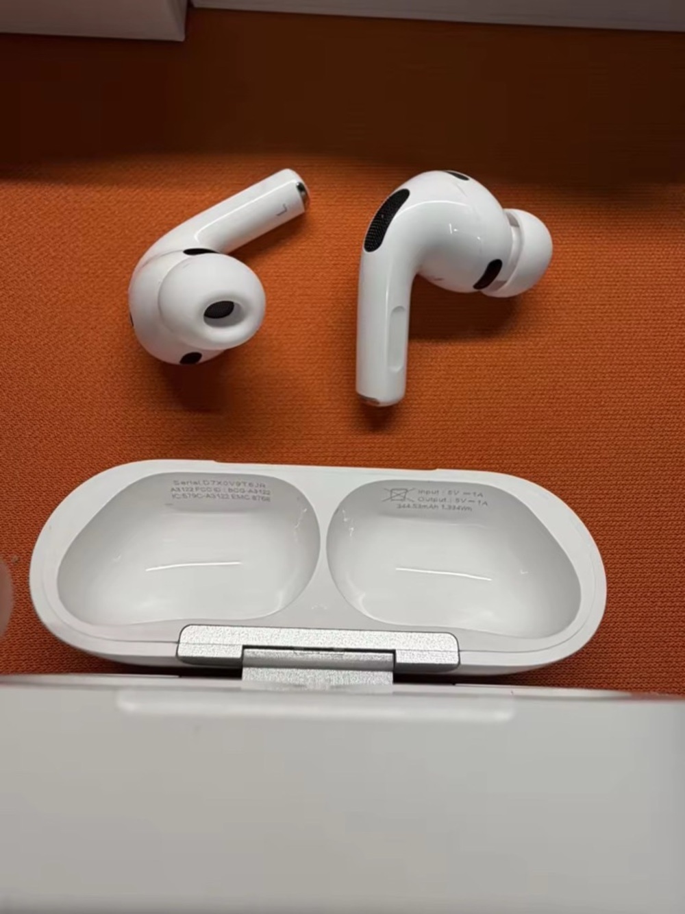 Apple airpods pro 3rd generation 2025 
Very good quality high definition audio - Picture 6 of 6